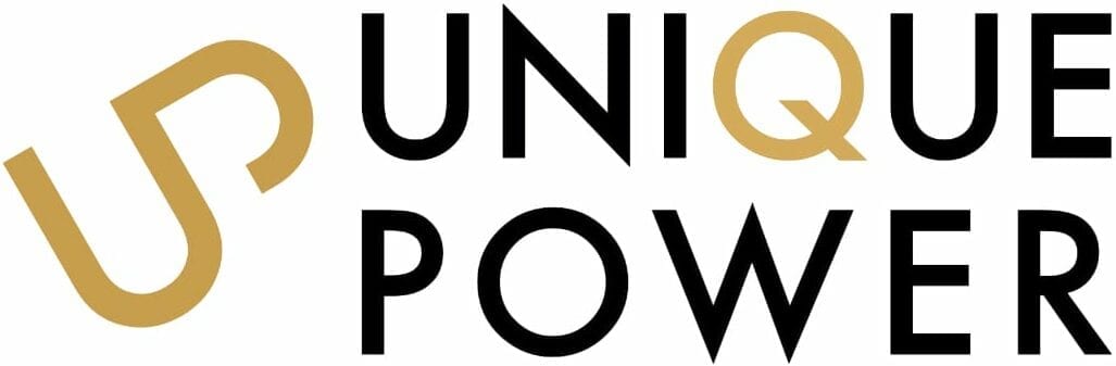 Logotyp Unique Power. Symbol i guldfärg till vänster föreställande ett ihopsatt U och P. Till höger om symbolen står Unique och Power i svart på varsin rad. Bokstaven Q är samma guldfärg som symbolen intill.