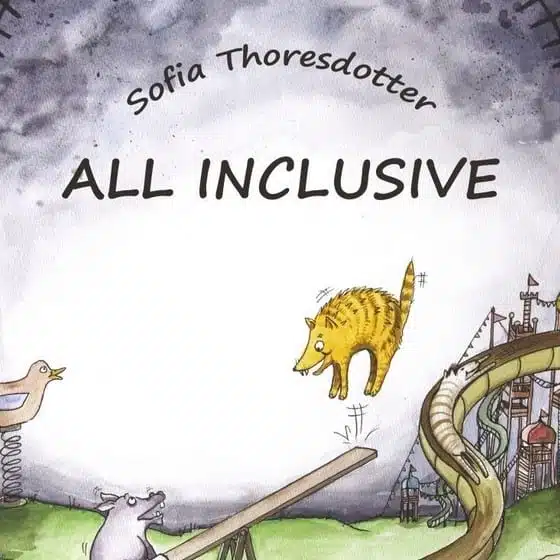 Sofia Thoresdotter bokomslag för All inclusive. En tecknad bild med gul katt som hoppar gungbräda med ett annat gråfärgat djur med svans som sitter på andra sidan brädan. I bakgrunden en rutschkana mot gråspräcklig himmel. Illustrationer av Anna Niklasson.