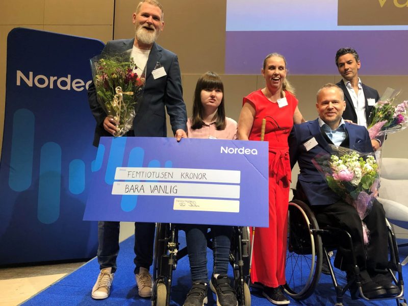 Pristagare vid årets Funkoprenör 2022 på Nordea. 5 personer på scen, bland annat Anna och Staffan från Unique Power